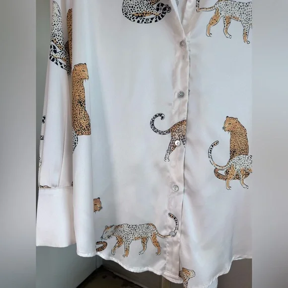 NWT White with Leopard Button Down Shirt - Size Small - Picture 5 of 12